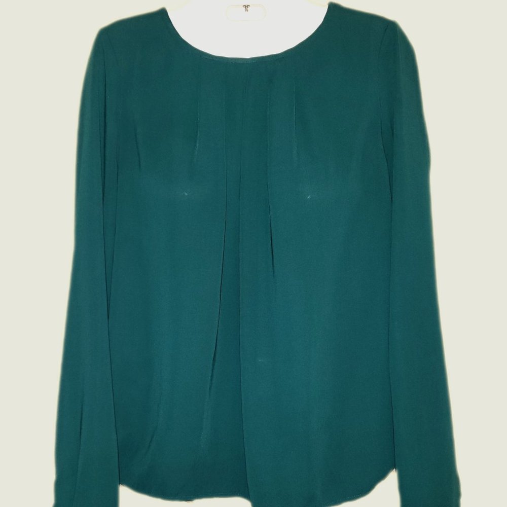 Forever 21 long sleeves top. Size S